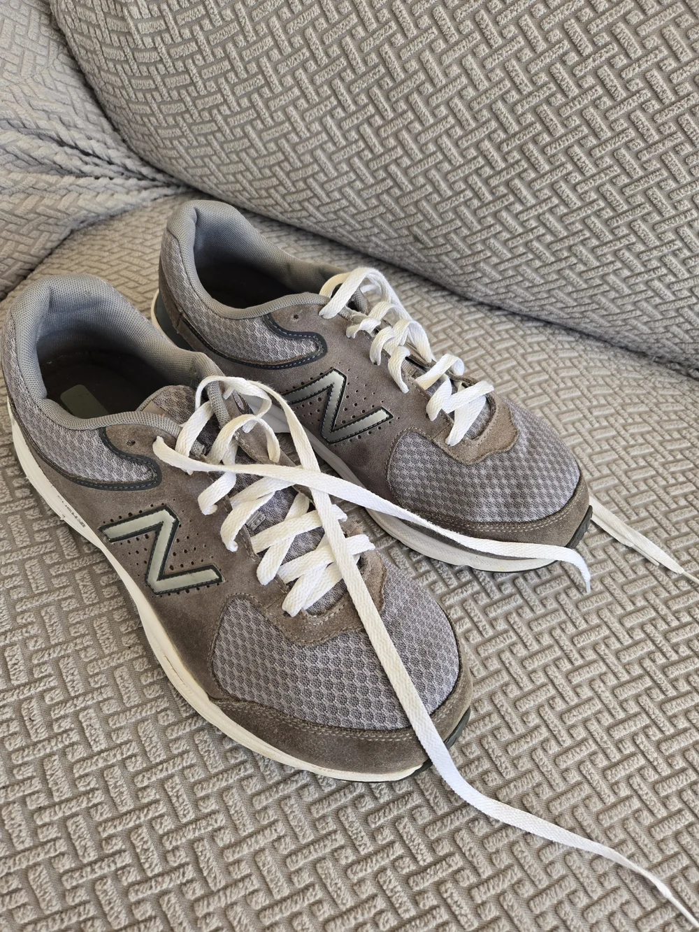 New Balance Men’s Grey Athletic Walking Shoes